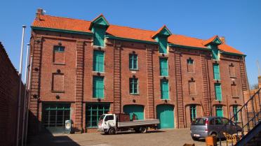 de ‘Stadsschaal’, een historisch gebouw in het centrum van Poperinge