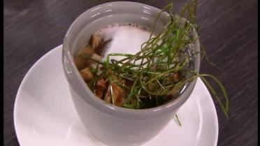 Wilde champignons met lookschuim