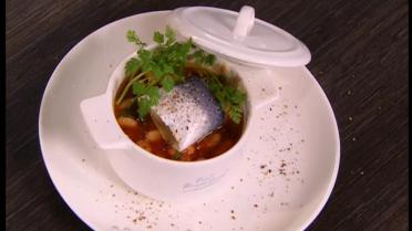 Witte bonensalade met gerookte haring en tomatenvinaigrette