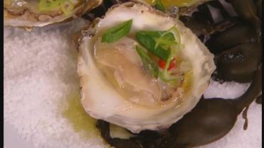 Oesters met honing, limoen, gember en pepperoni