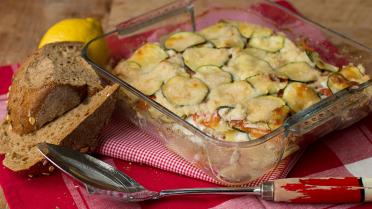 Gegratineerde visschotel met courgette