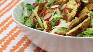 Pittige kippensalade met een avocadodressing