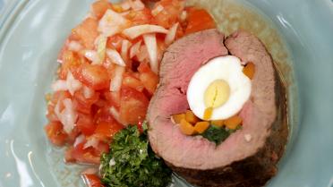 Matambre: Argentijnse rollade met spinazie en tomatensaus