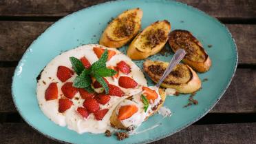 Verloren brood met aardbeien