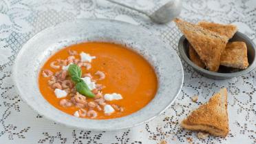 Gazpacho met grijze garnalen en geitenkaas