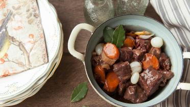 Boeuf Bourguignon met champignons, spek, zilveruitjes en rode wijn