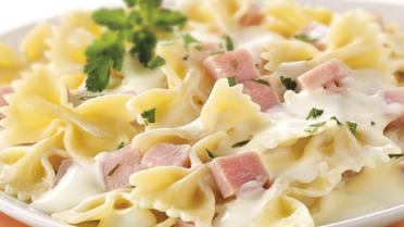 Eenvoudige pasta met ham en kaas 