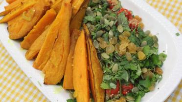 Vegetarische quinoa met sweet potato wedges