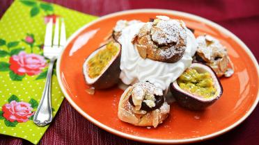 Amandelsoezen met chocolade banketbakkersroom