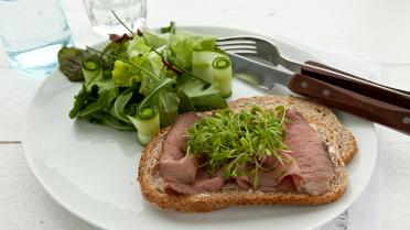 Volkorenbrood met rosbief
