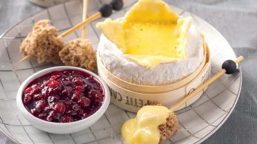 Warme camembert met veenbessen