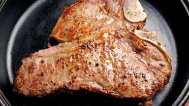 Côte à l'os op de teppanyaki