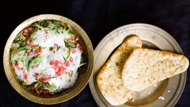 Naan met granaatappelraita