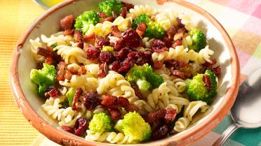 Glutenvrije pastasalade met broccoli en currydressing 