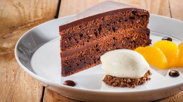 Chocoladecake met karamelsaus