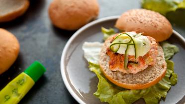 Zalmburgers met wasabimayonaise