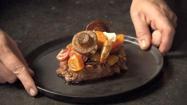 Gegrilde rundtournedos met tomatenboter en zure room