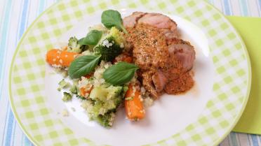 Varkenshaasje met salami, broccoli, wortelen, bulgur