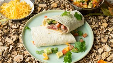 Mexicaanse wraps met rundsvlees en salsa