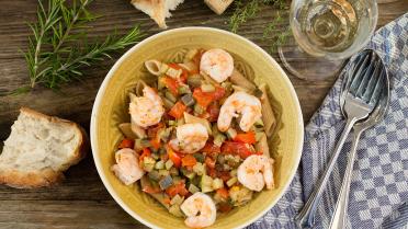 Volkorenpasta met ratatouille en scampi’s