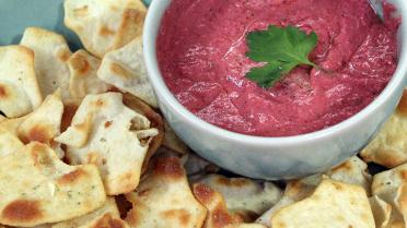 Dipsaus met rode biet en feta Dipsaus met rode biet en feta