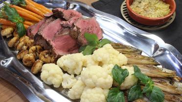 Chateaubriand met aardappeltaartjes en groentenkrans