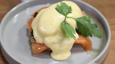 Eggs Benedict met spinazie en gerookte zalm