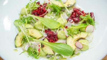 Moederdag met Jelle Cleymans: Gemarineerde zeebaars met limoen, avocado en rode biet