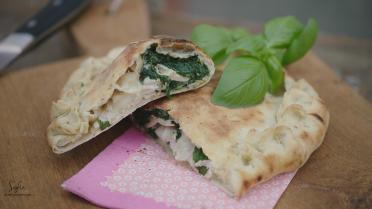 Pizza Calzone met spinazie en kip