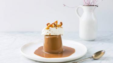 Panna cotta met praliné, appelsienroom en hazelnoten