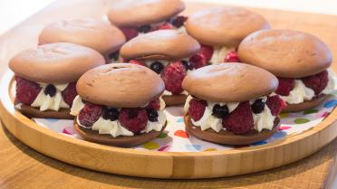 Whoopies met vanillecrème en rood fruit 