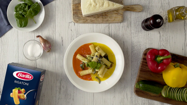 Rigatoni met courgette en paprikasaus