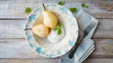 Gepocheerde peren met steranijs en plattekaas