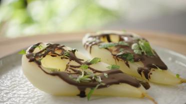 Gestoofde peren met pure chocoladesaus