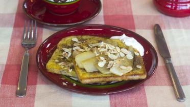 Verloren brood met peer en bruine suiker 