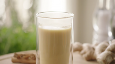 Golden drink: amandeldrink met pit Golden drink: amandeldrink met pit