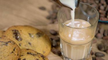 American chocolate cookie met chai latte