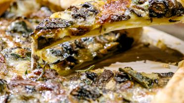 Loïc: Zot van Koken: Bladerdeegtaart van paddenstoelen, salie en mozzarella