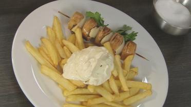 Vegetarische brochette met frietjes