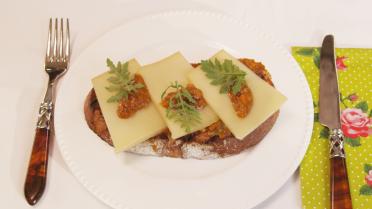 Comté op toast met chutney van speculoos