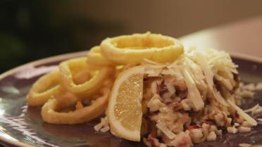 Risotto met radicchio en gefrituurde calamares