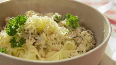 Pasta met gemarineerde kip