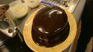 Amandelcake met chocoladeglazuur