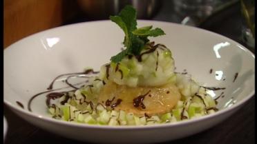 Appeltaartje met appelsorbet, gelei van citroenverbena en gesmolten chocolade