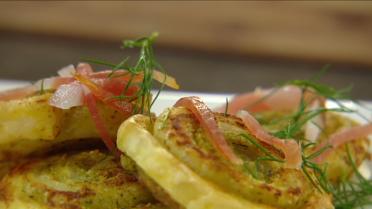 Bladerdeeggebakje met tapenade van tuinbonen en Ganda ham