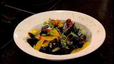 Bouillabaisse van mosselen met saffraan, venkel en sinaasappel