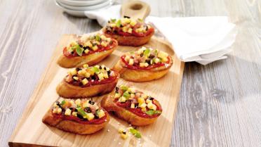 Bruschetta met olijven, tomaten en Noord-Hollandse Gouda 