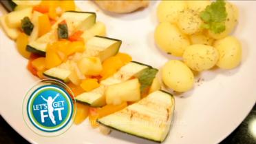 Kipfilet met fruitsalsa, gegrilde courgettes en krieltjes