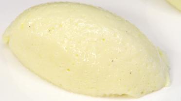 Quenelle van mascarponemousse