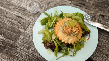 Taartje met roquefort, druiven en walnoten